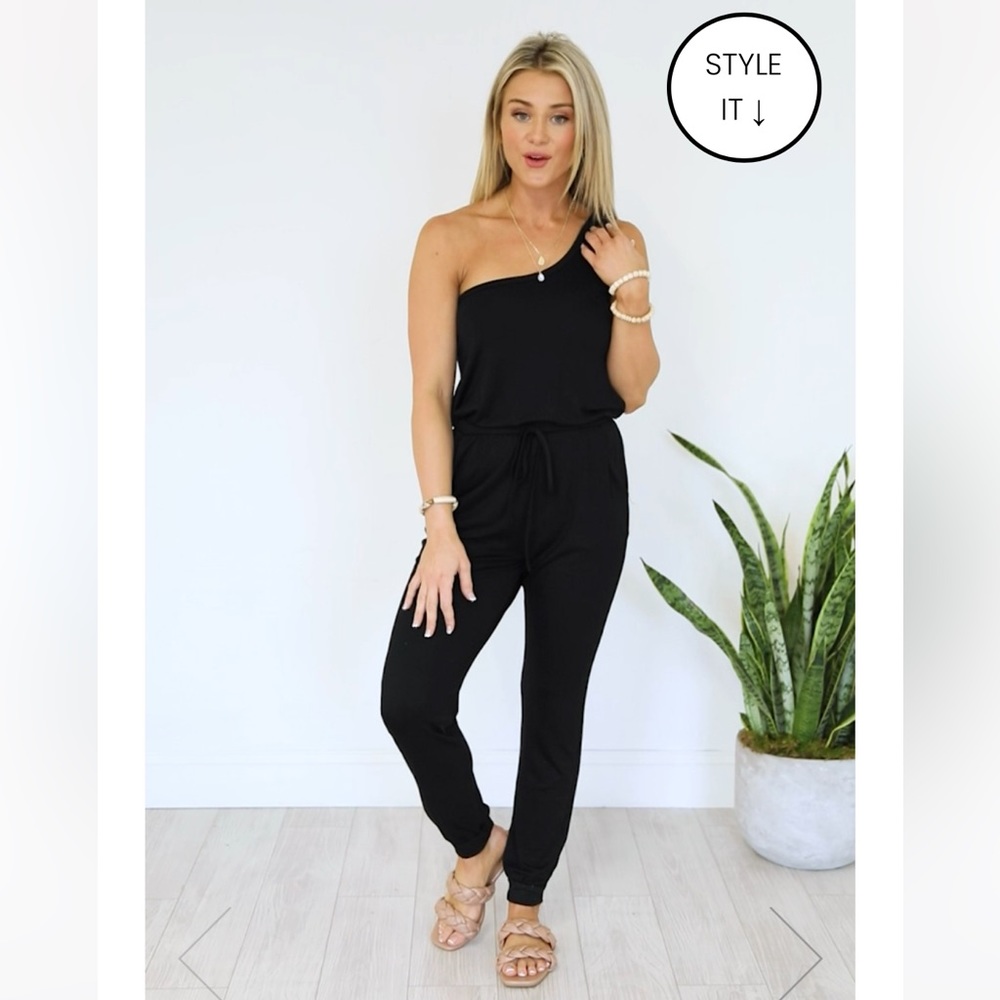 Pink Lily FORGETTABLE MOMENTS Black One Shoulder Jumpsuit - Small - NEW!